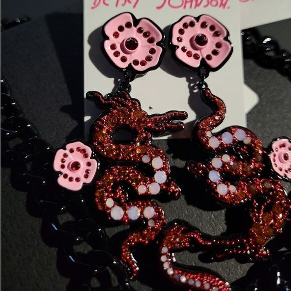 NWT Betsey Johnson DRAGON set - Picture 2 of 4